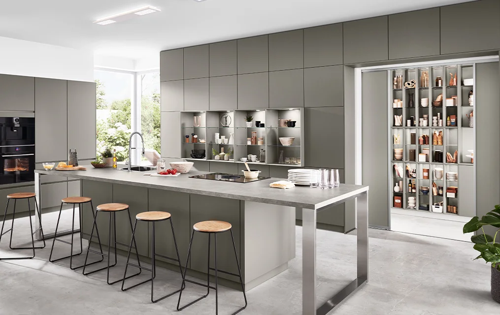 Utility area behind sliding doors · EASYTOUCH 970